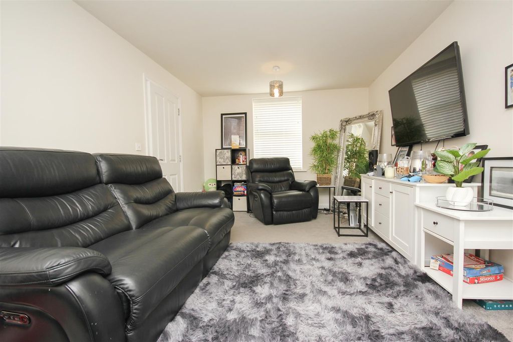Property photo 2 of 18 Living 2.Jpg