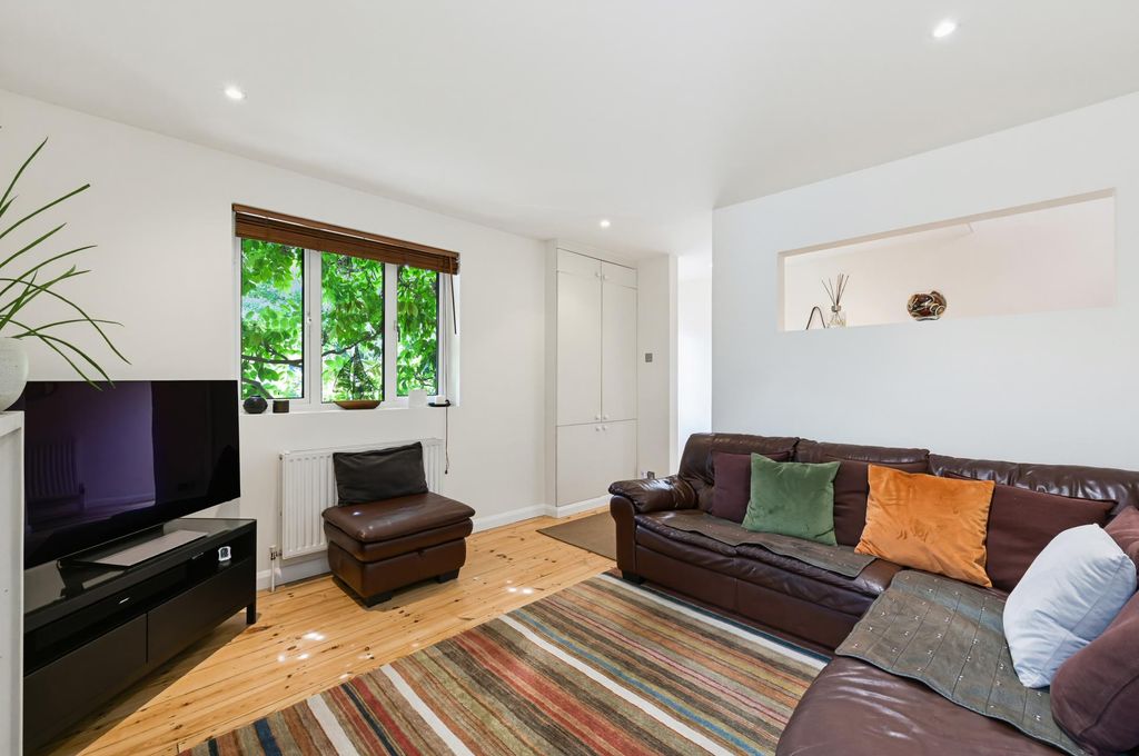 Property photo 2 of 8
