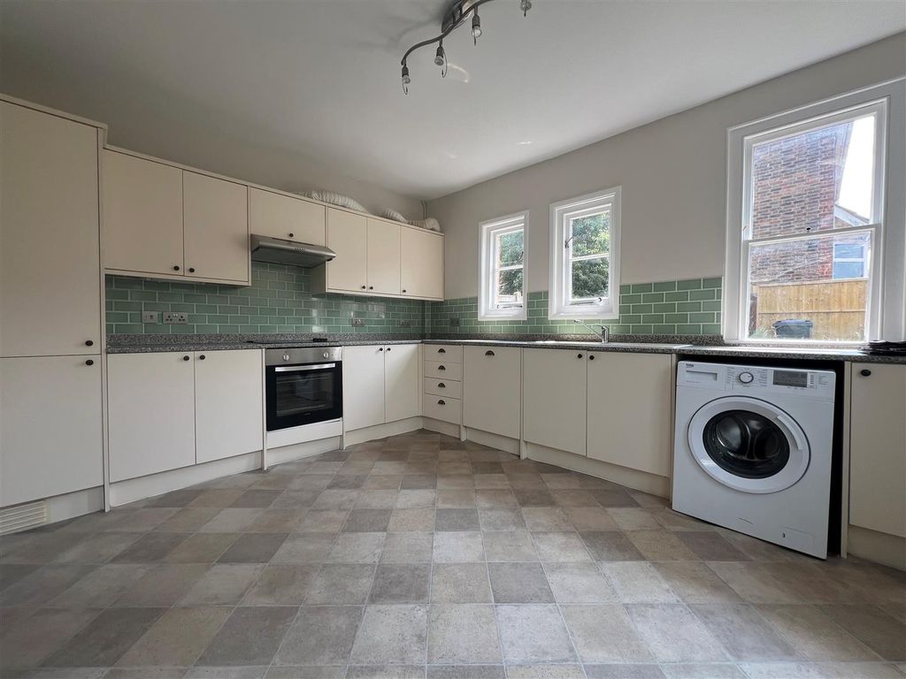 Property photo 3 of 10 Kitchen.Jpg