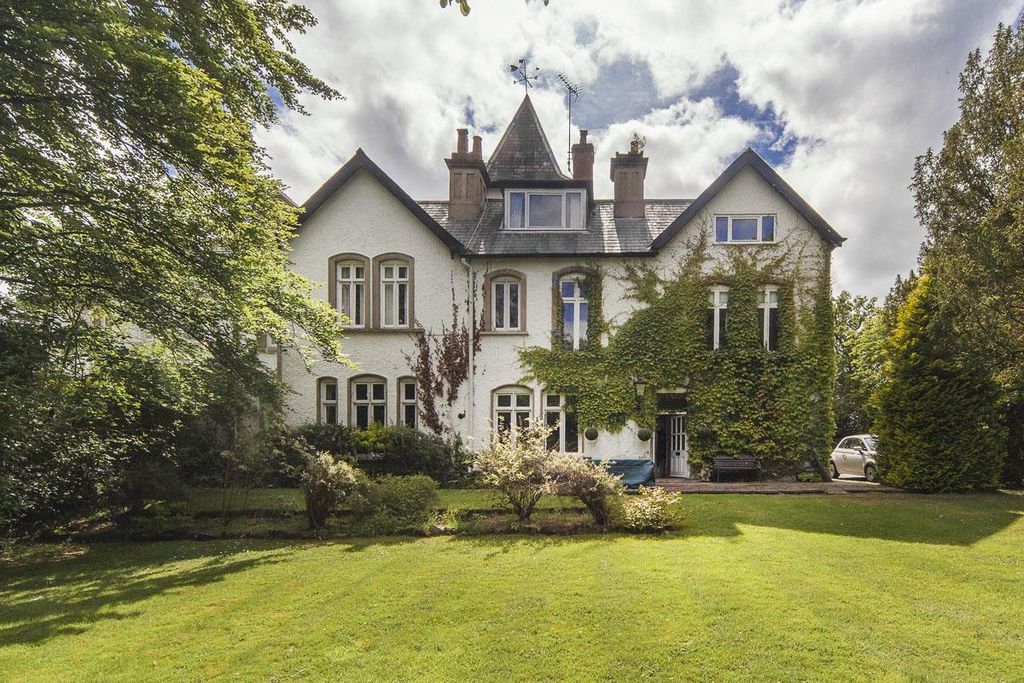 Property photo 2 of 8 Lettings Windlesham Holm Place 3 - Exterior Edit.J