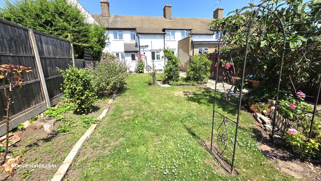 Property photo 1 of 21 3 Bed Terraced House For Sale Bourn Avenue, East Barnet En4
