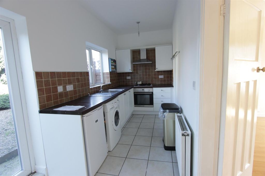 Property photo 2 of 8 Kitchen .Jpg