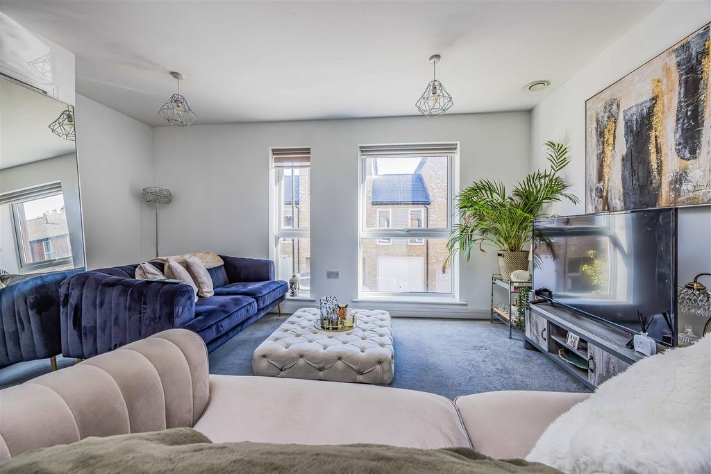 Property photo 3 of 13 Brunel Way, Bedhampton-Small-Porticomarketing-Nexa