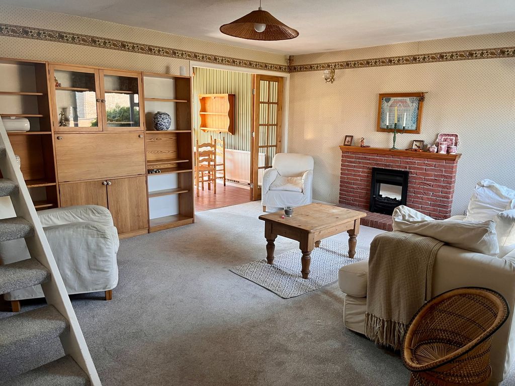 Property photo 2 of 19