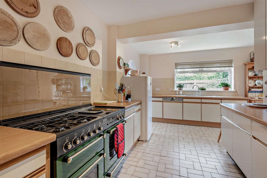 Property photo 3 of 19 8667771-Interior14-800.Jpg