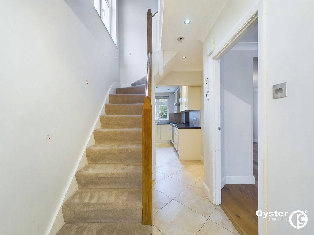 Property photo 2 of 17 Hallway