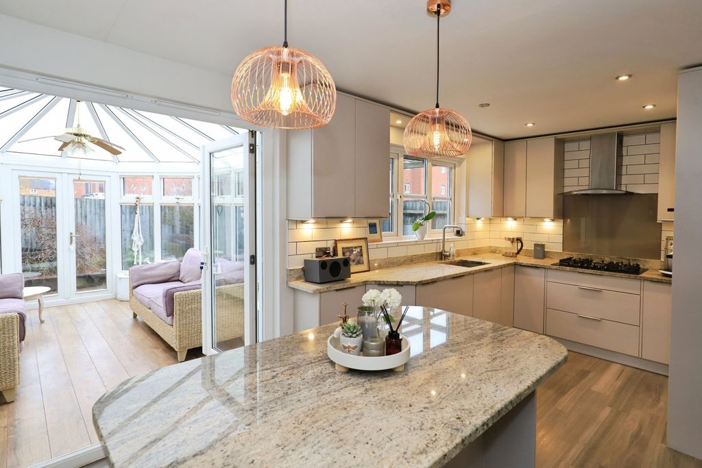 Property photo 2 of 20 Pbox-Img.Jpg