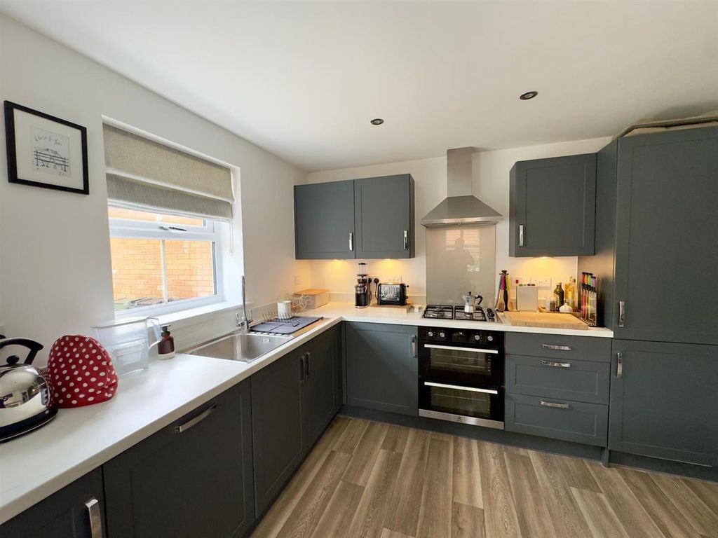 Additional image 7 of 3 bed detached house for saleWebb Close, Hook RG27