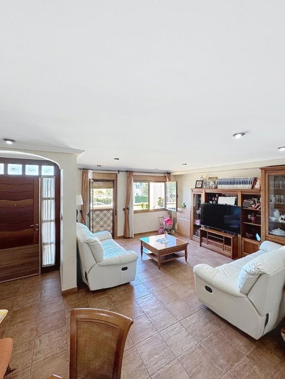 Property photo 2 of 20