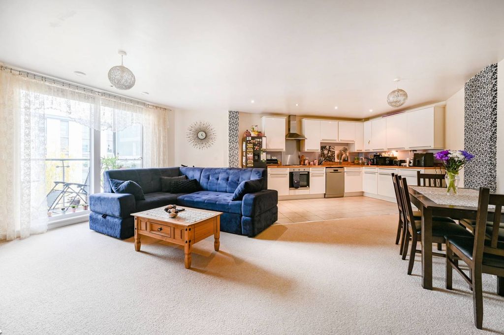 Property photo 2 of 8