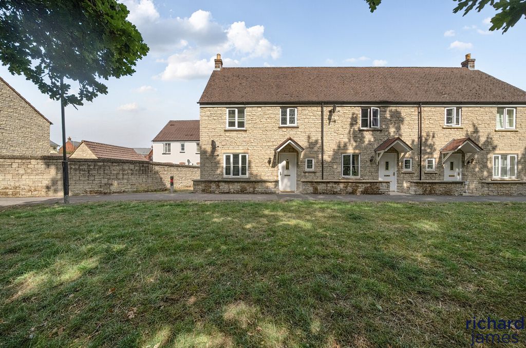 Property photo 1 of 13 2B0B3c1A06504F5d8B3689Ba91c4B3Bd