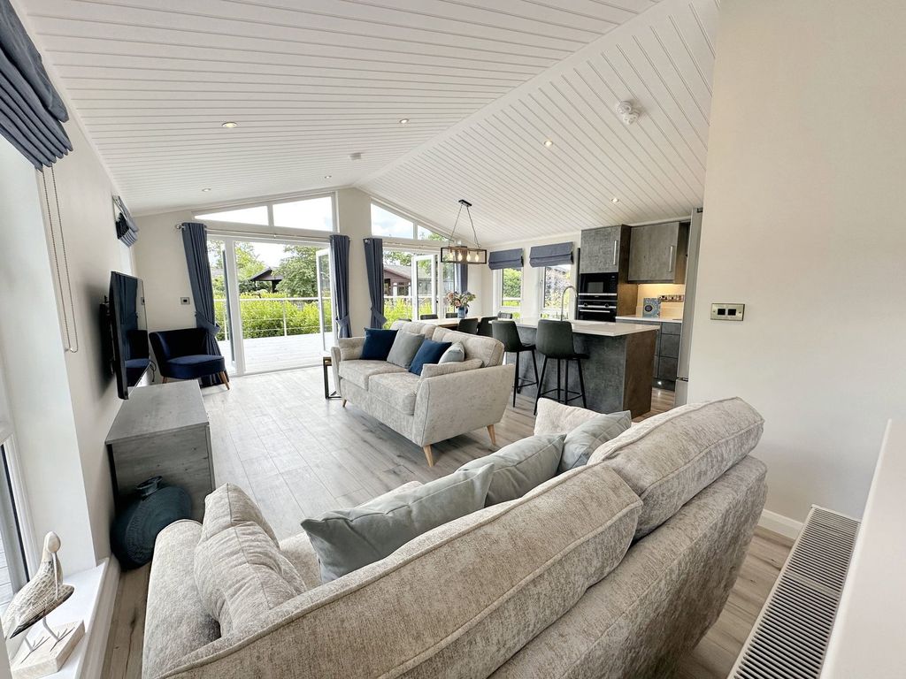 Property photo 3 of 46