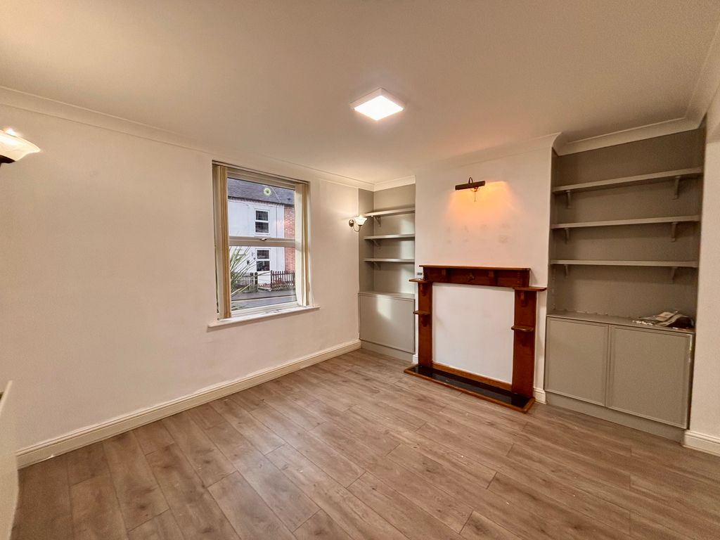 Property photo 3 of 19 Image