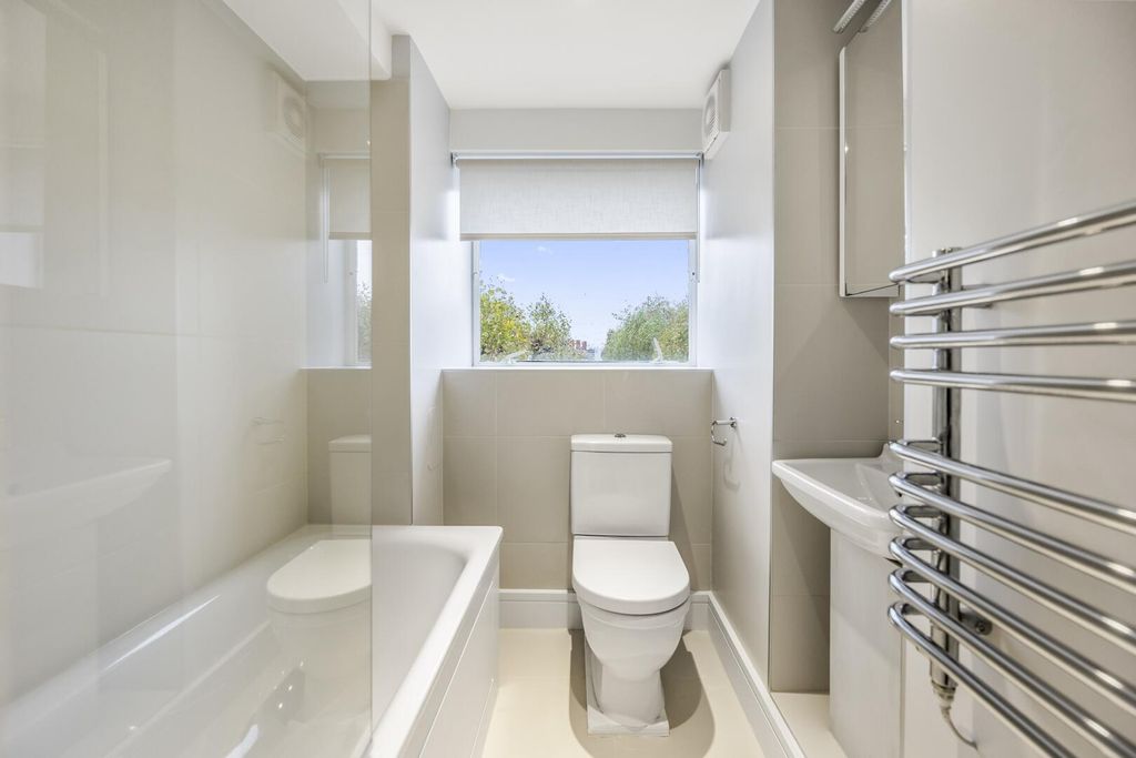 Property photo 3 of 11 Bathroom