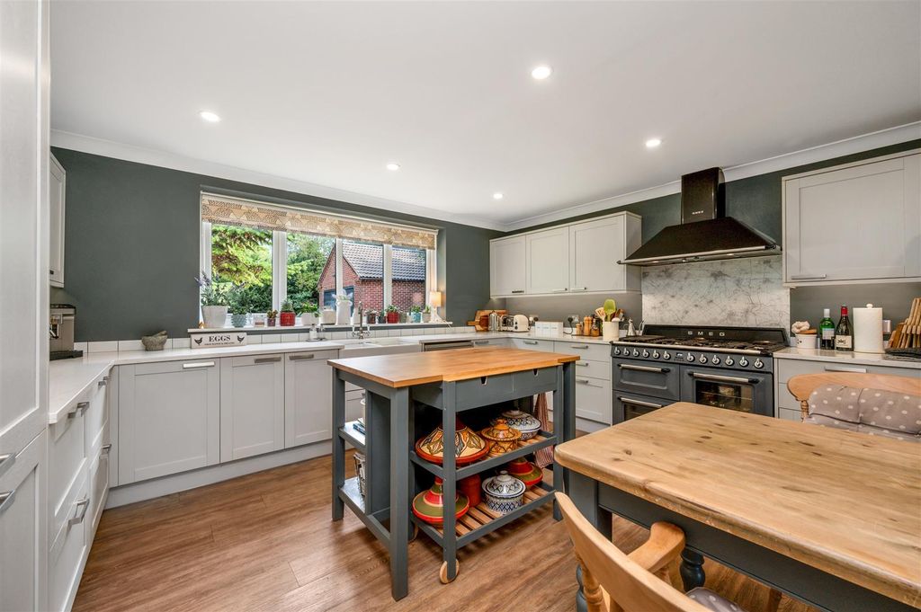 Property photo 2 of 38 94 Grantham Road Web Ph-53.Jpg