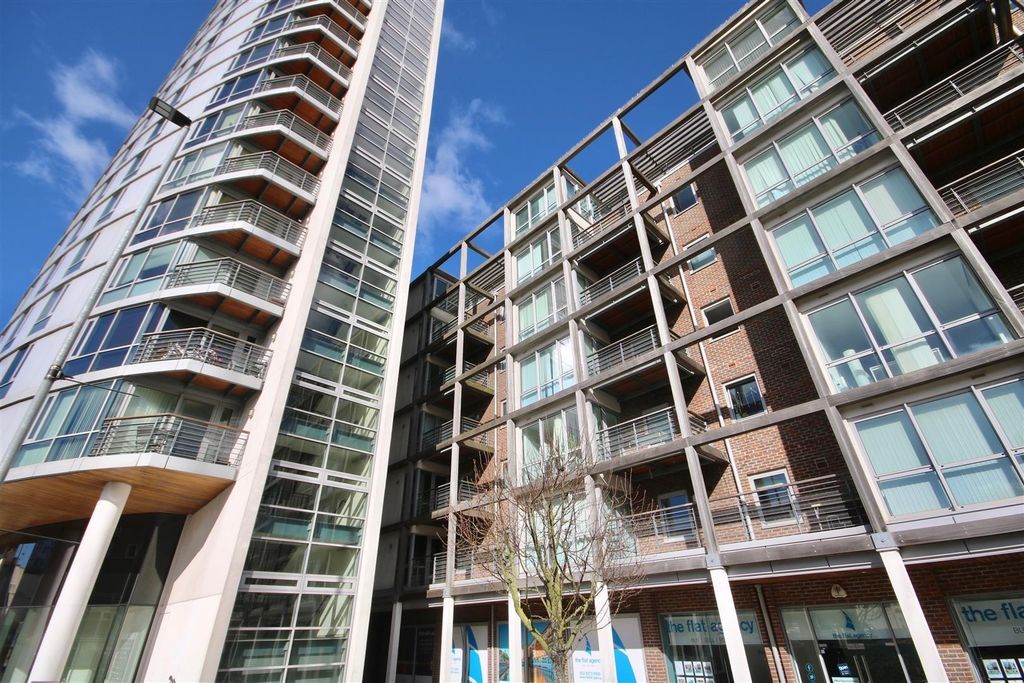 Property photo 3 of 16 Brunswick House.Jpg