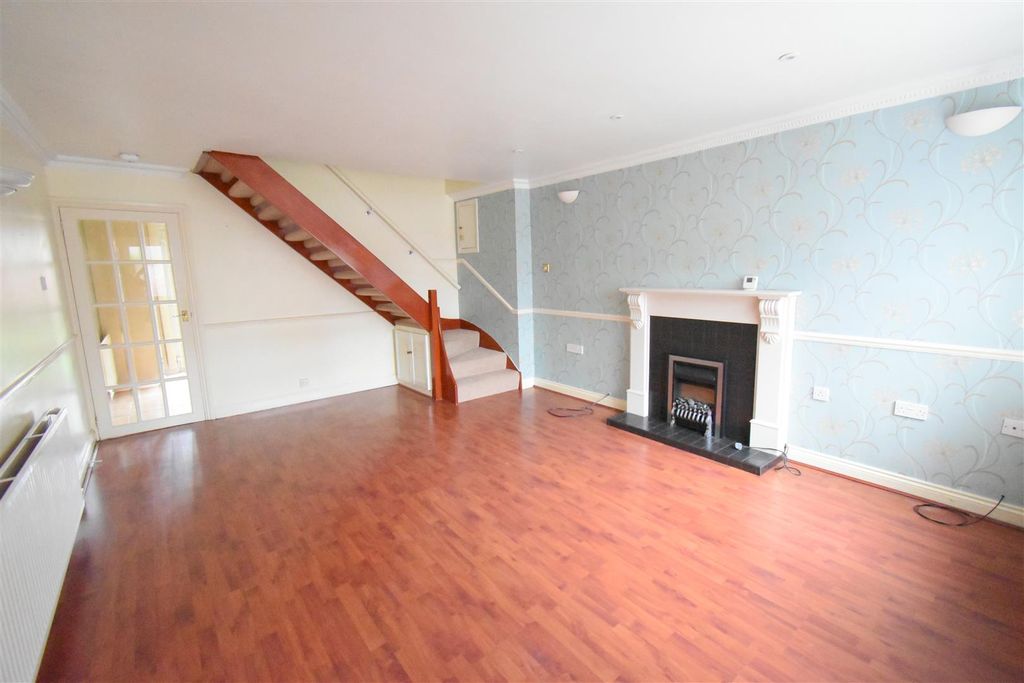 Property photo 2 of 17 Lounge