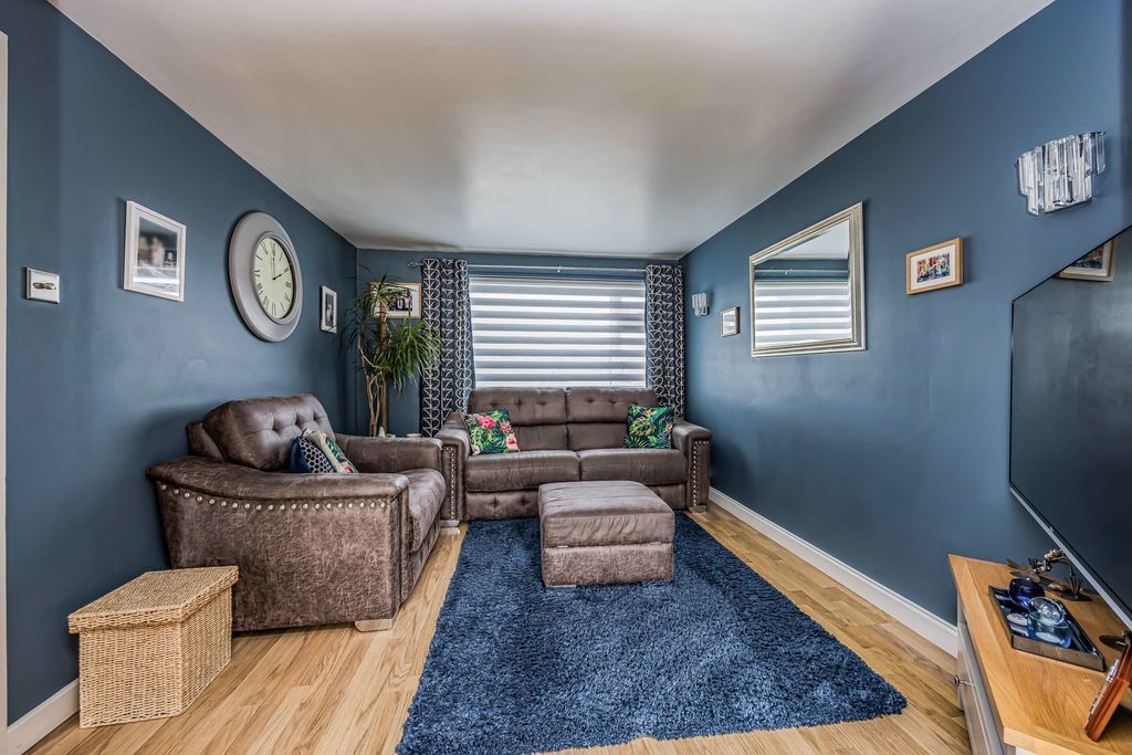 Property photo 3 of 17 Photo 8