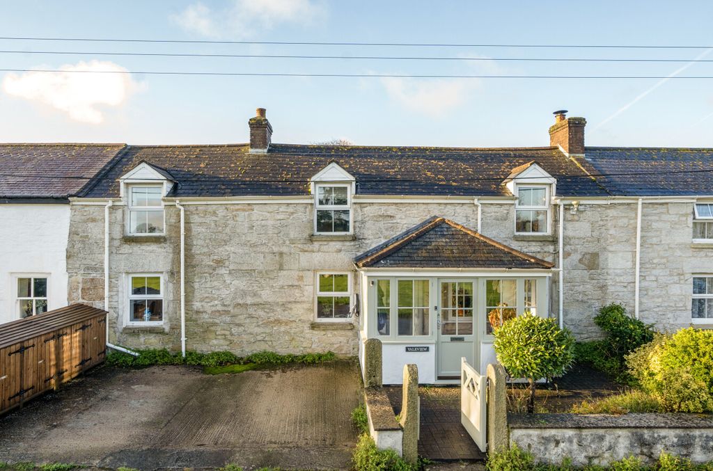 Property photo 2 of 34 2 - 1386625-3-693038F...