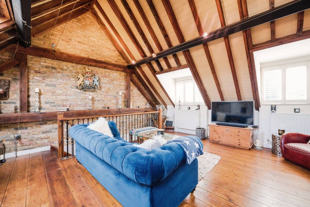 Property photo 1 of 31 Living Room