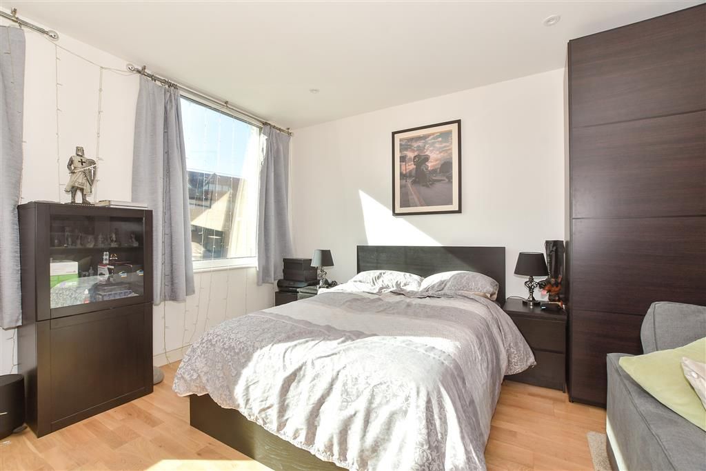 Property photo 1 of 6 Lounge/Kitchen/Bedroom