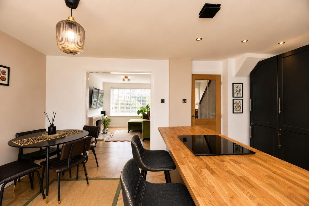Property photo 2 of 15 Open Plan Lounge / Kitchen / Dining Room