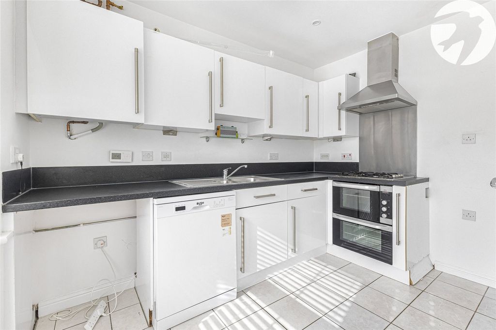 Property photo 2 of 21 Picture No. 11