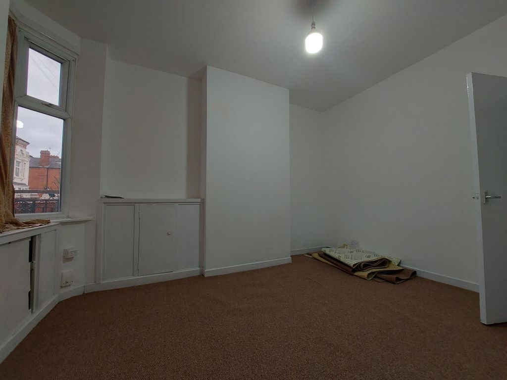 Property photo 2 of 7 Living Room