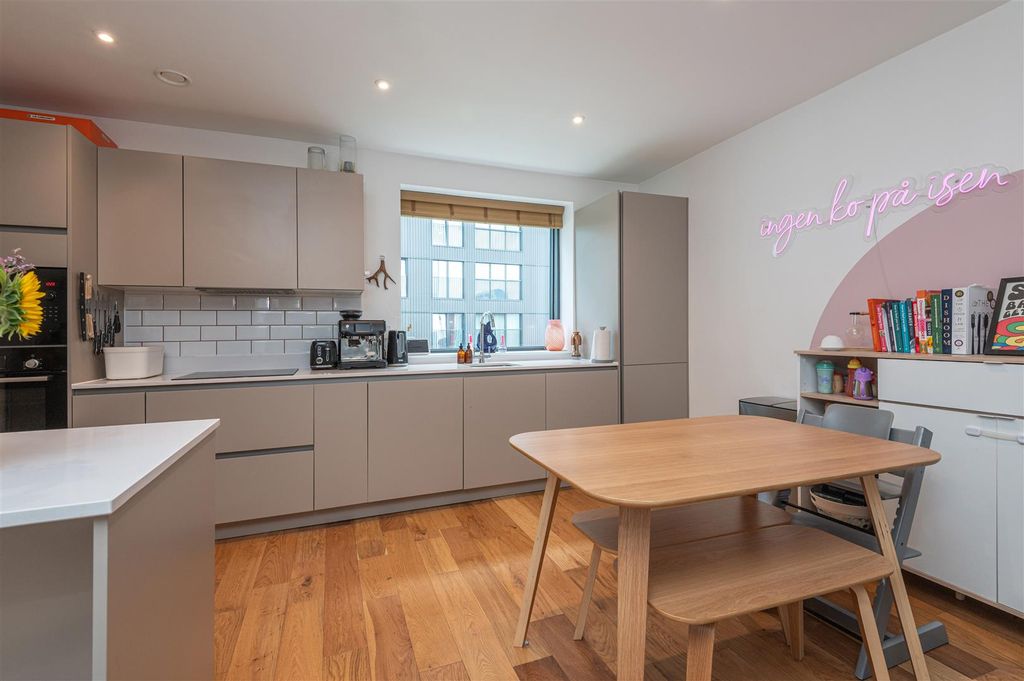 Property photo 3 of 42 61 - 40 Solar Ave Ls9 8Ff.Jpg