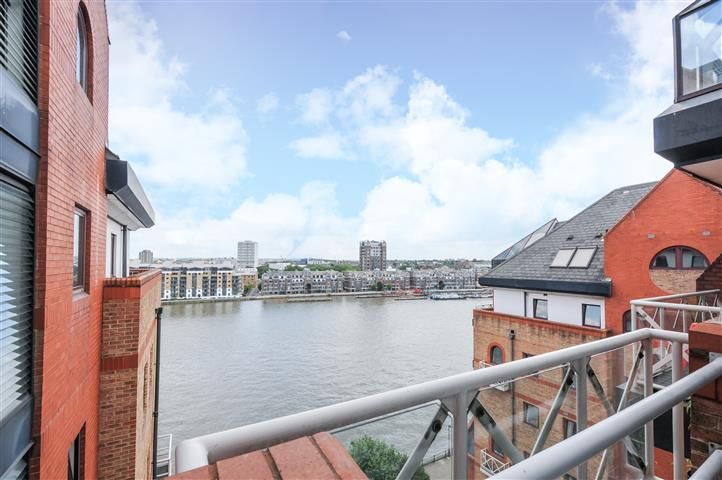 Property photo 3 of 9 Terrace