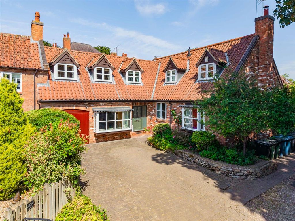 Property photo 1 of 38 1 Browns Lane-02.Jpg