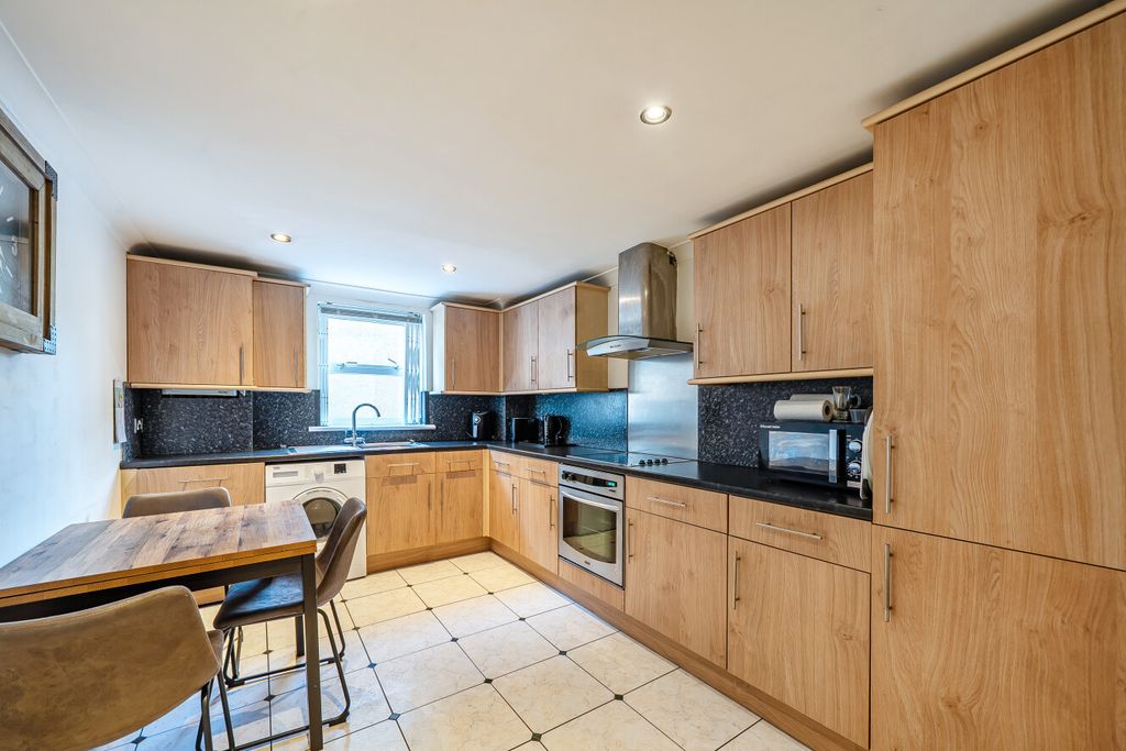 Property photo 3 of 13 1435026-11-69c553...