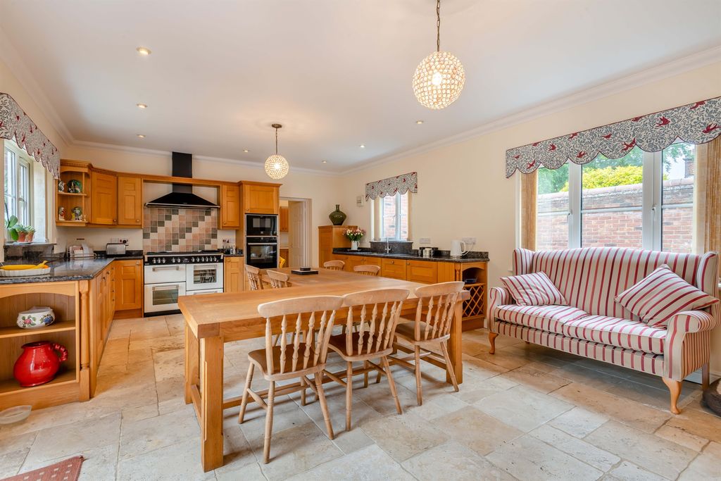 Property photo 3 of 17