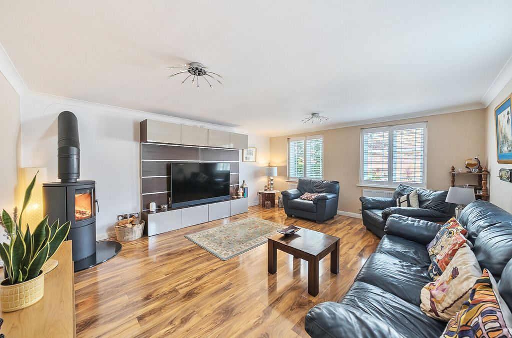 Property photo 3 of 21 1314719-18-685951...