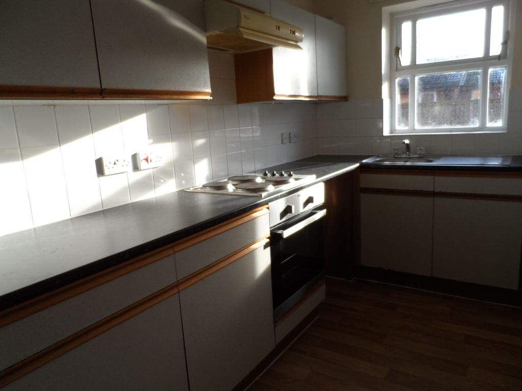 Property photo 3 of 6 Kitchen