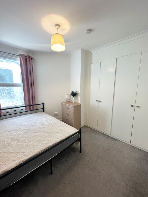 Property photo 1 of 10 Room B