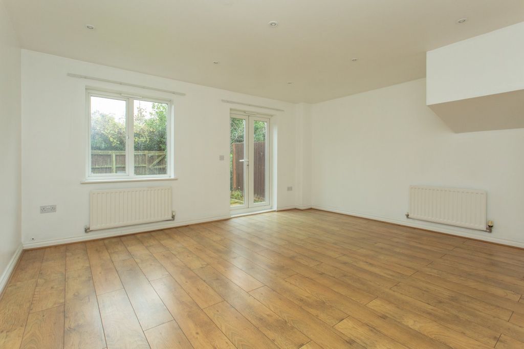 Property photo 2 of 15 Picture No. 19