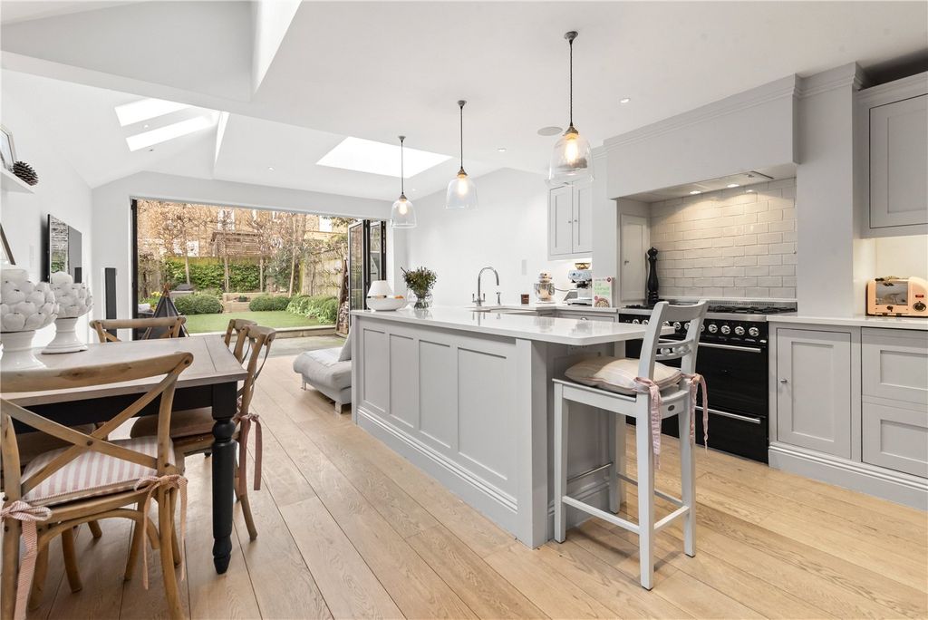 Property photo 1 of 11 Kitchen/Dining Room
