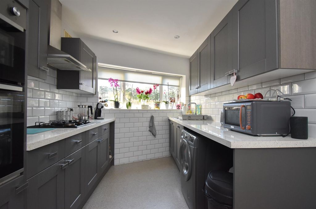 Property photo 3 of 9 Kitchen