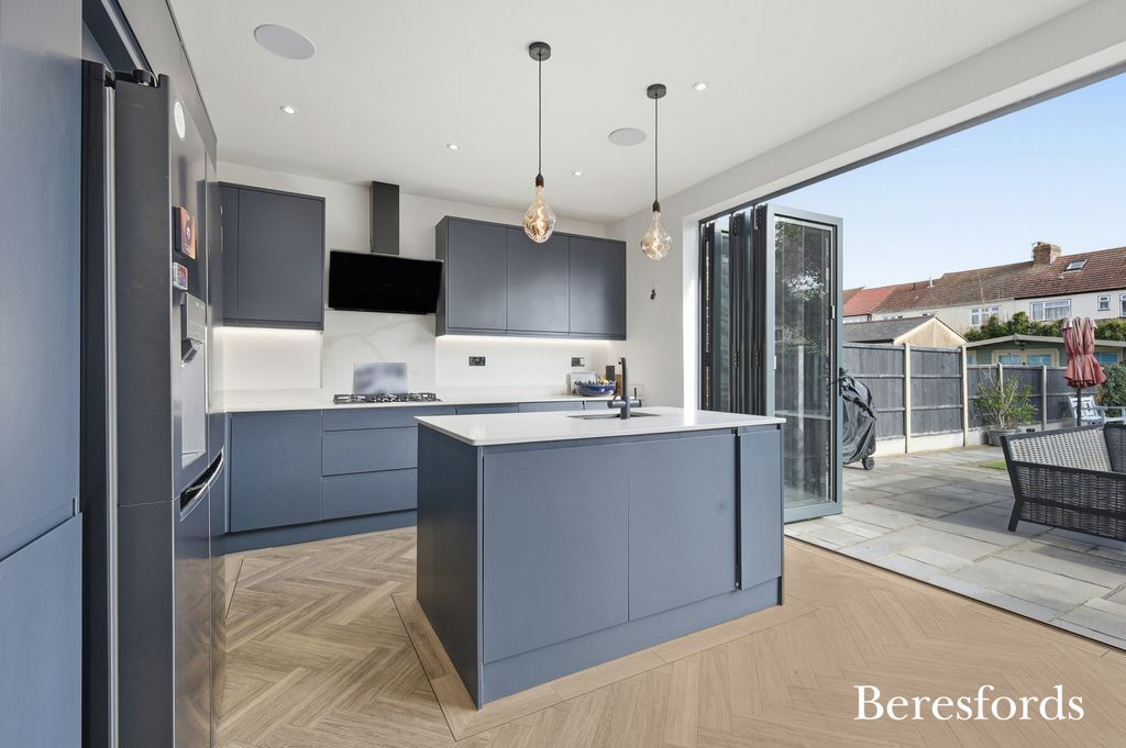 Property photo 2 of 26 Picture No. 21