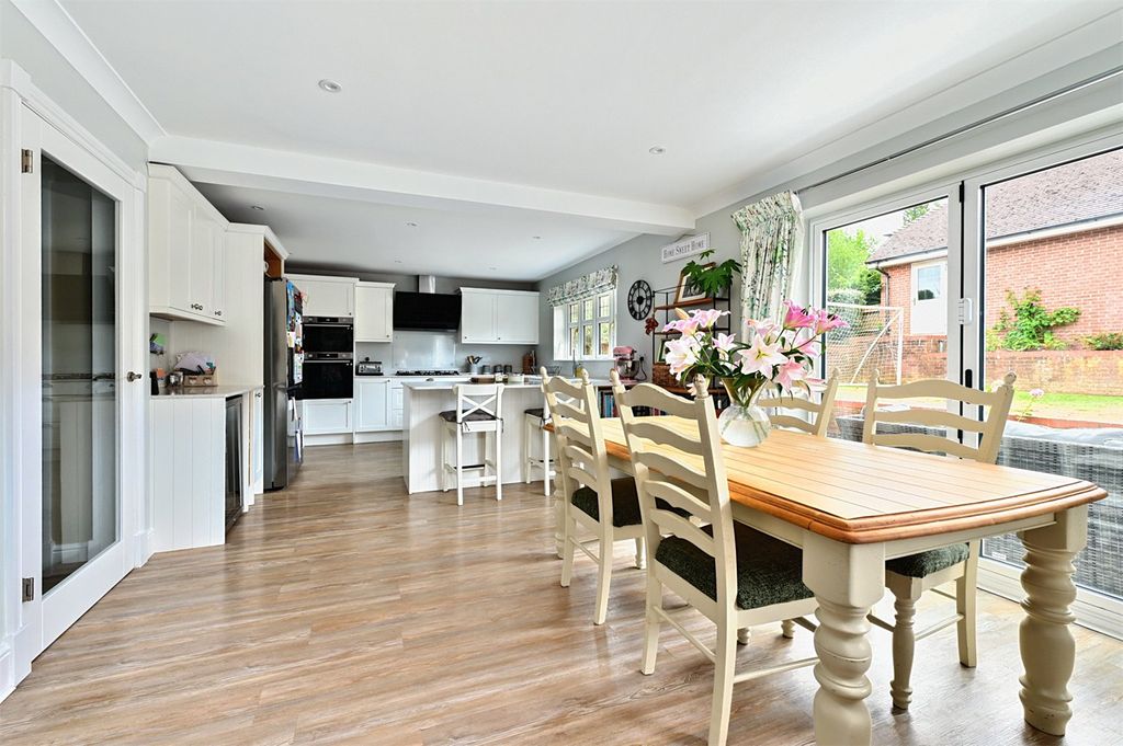 Property photo 2 of 20 Open-Plan Living