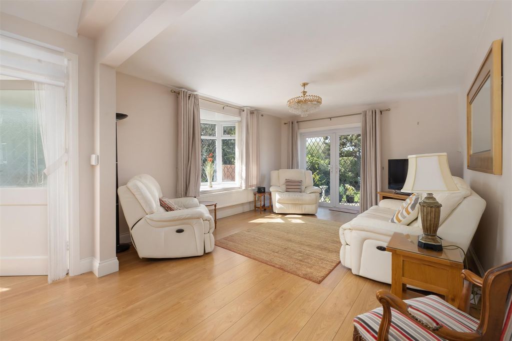 Property photo 3 of 19 The Bridge Approach, Whitstable