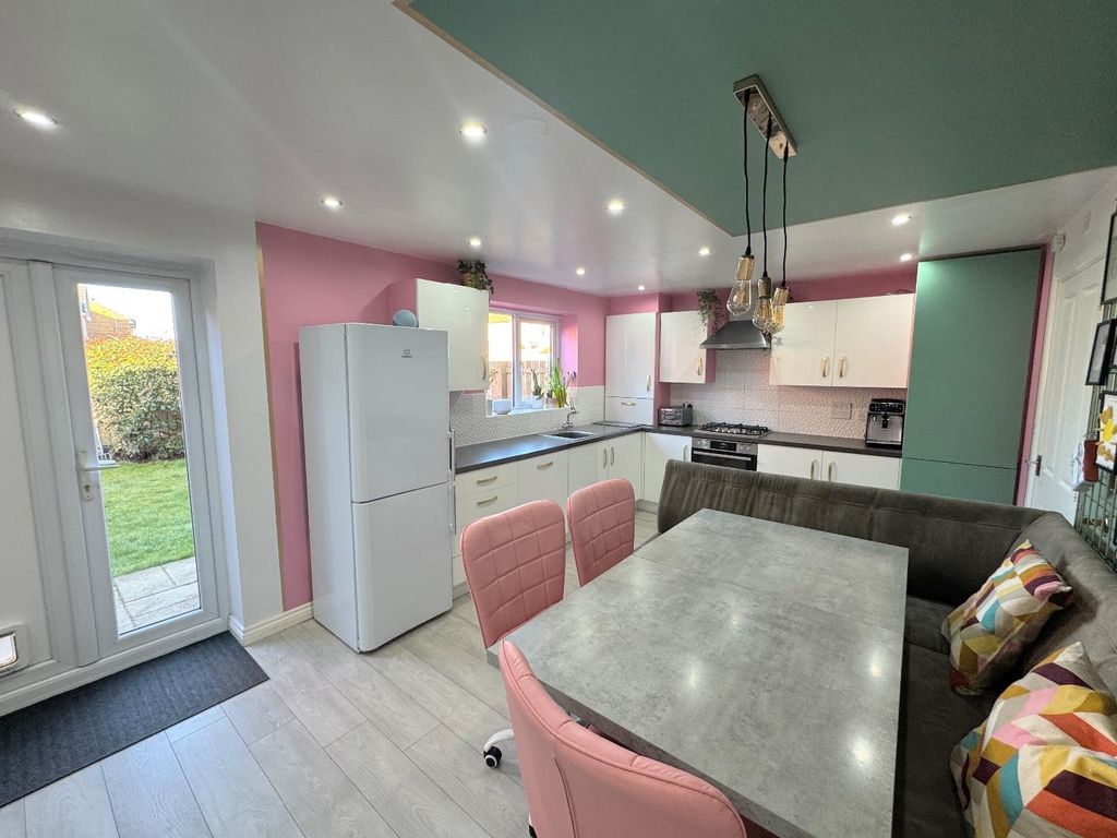Property photo 3 of 17 Dining Kitchen