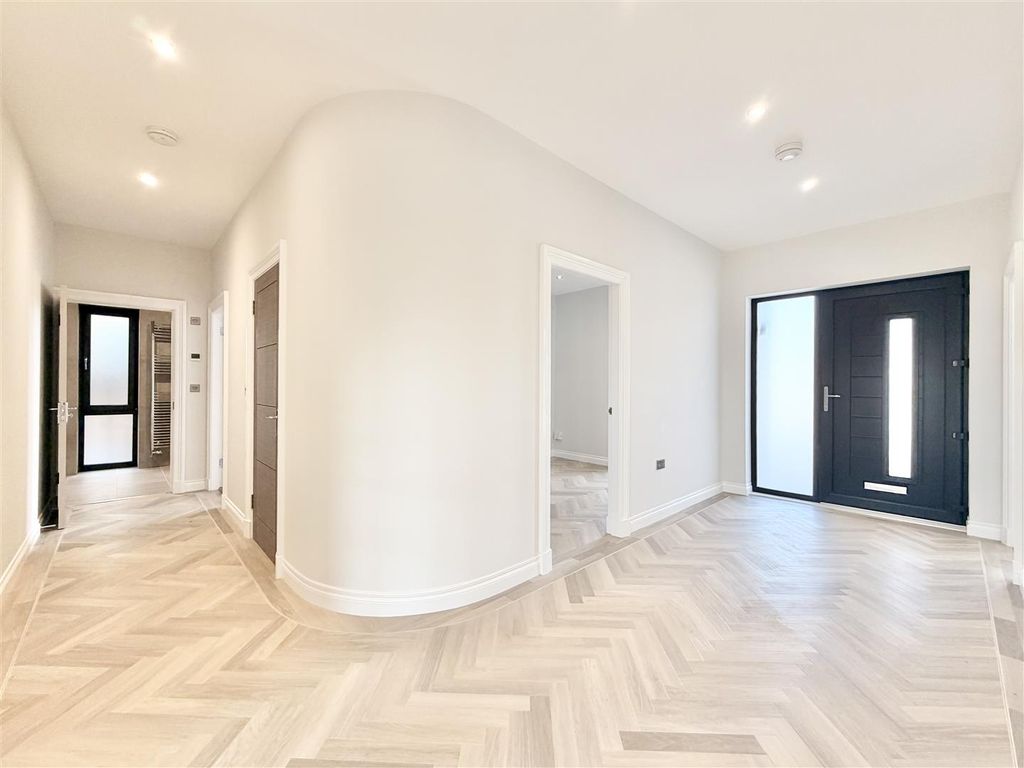 Property photo 2 of 23 Hallway