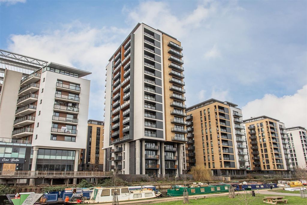 Property photo 3 of 16 Exterior