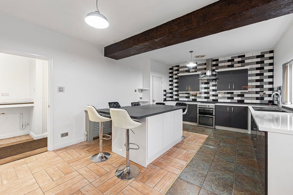 Property photo 2 of 26