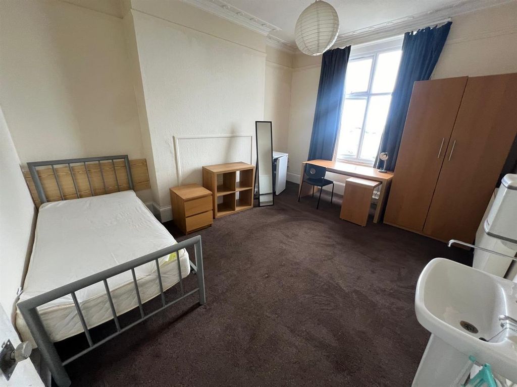 Property photo 2 of 10 Room