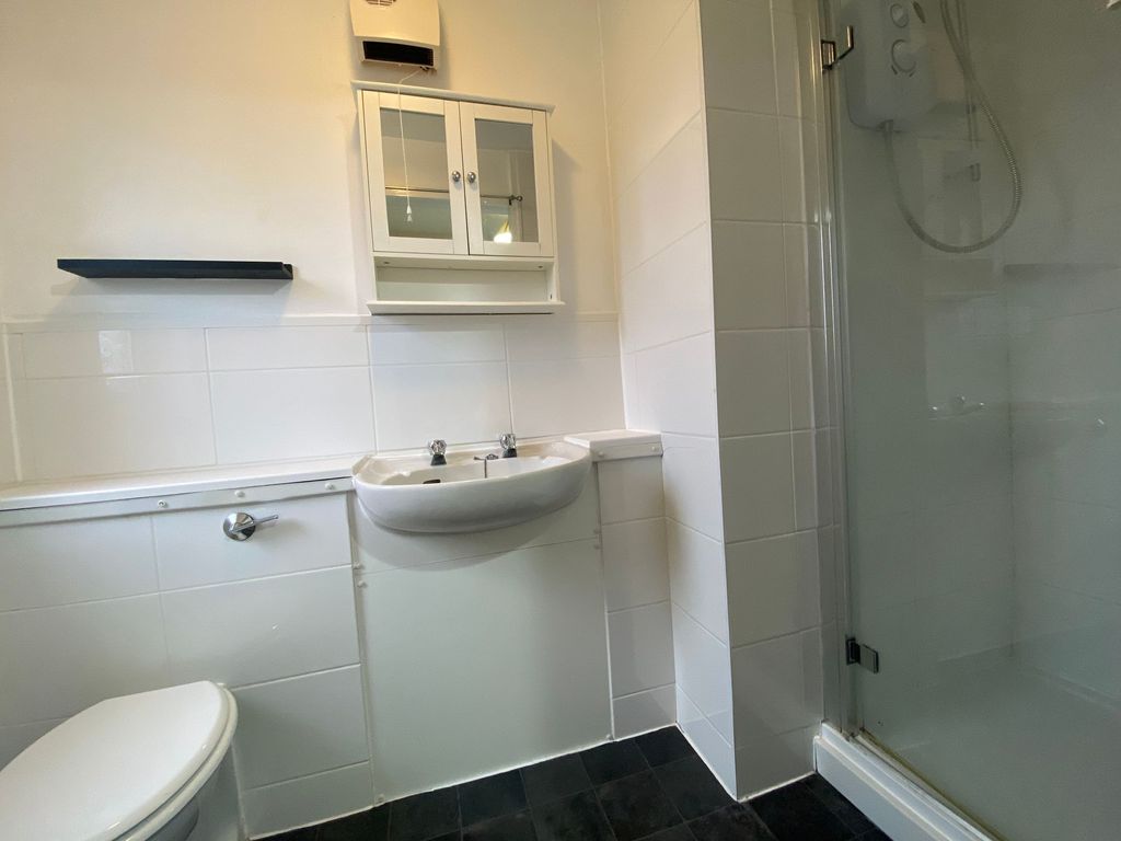 Property photo 3 of 4 Bathroom