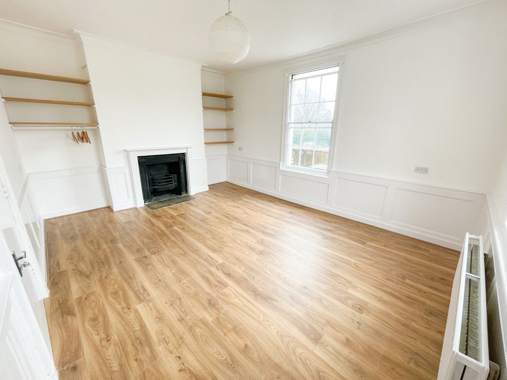 Property photo 1 of 9 Photo 5