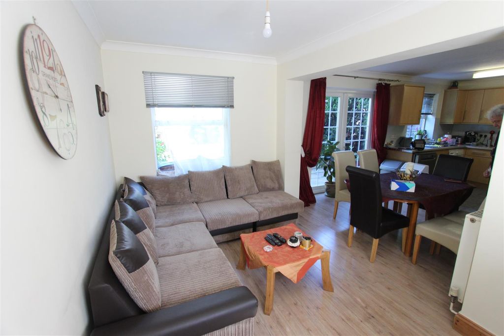 Property photo 2 of 20